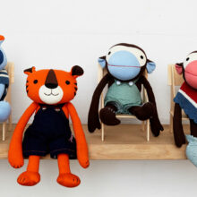 Cuddly-animals-on-shelve