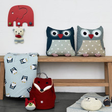 Owl-cushions-on-bench