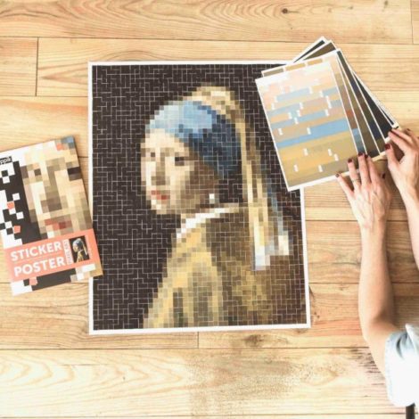 – Poster con adesivi opere d’arte – La ragazza con l’orecchino di perla L. Vermeer  – Poster con adesivi opere d’arte – La ragazza con l’orecchino di perla L. Vermeer